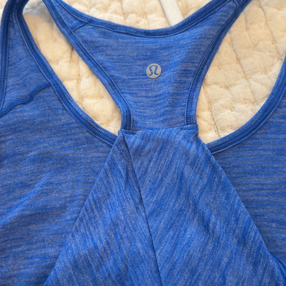 Workout top - Picture 3 of 3